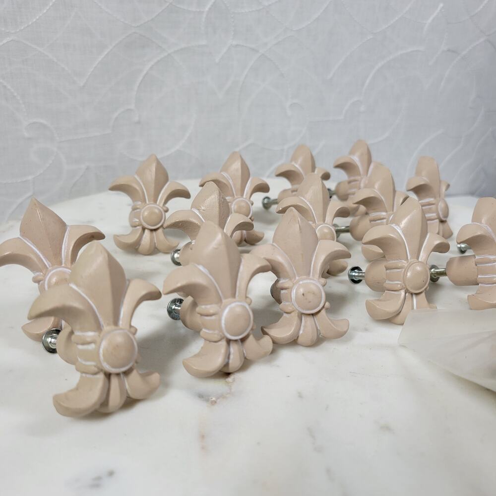 Knob Hill Fleur De Lis Cabinet Knobs Beige Decorative Drawer Pulls, Set of 16